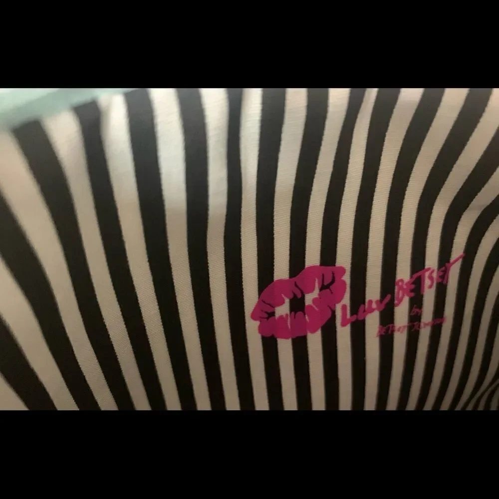 Luv Betsey Daisy Wristlet‎